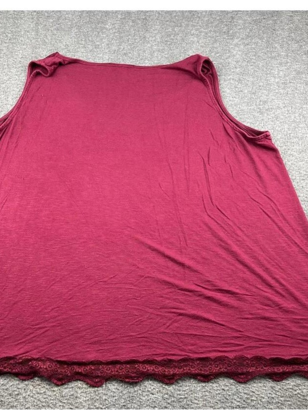 Women's Lace-Hem Tank Top in Burgundy